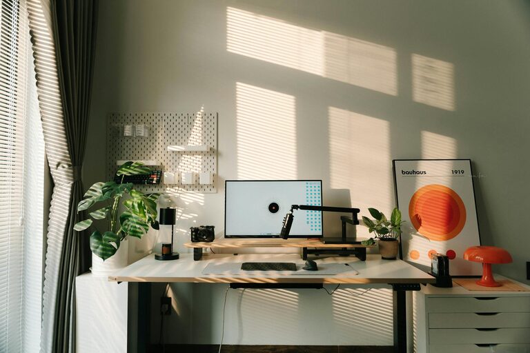 Simple Ways to Create a Cozy and Inviting Home Office Space